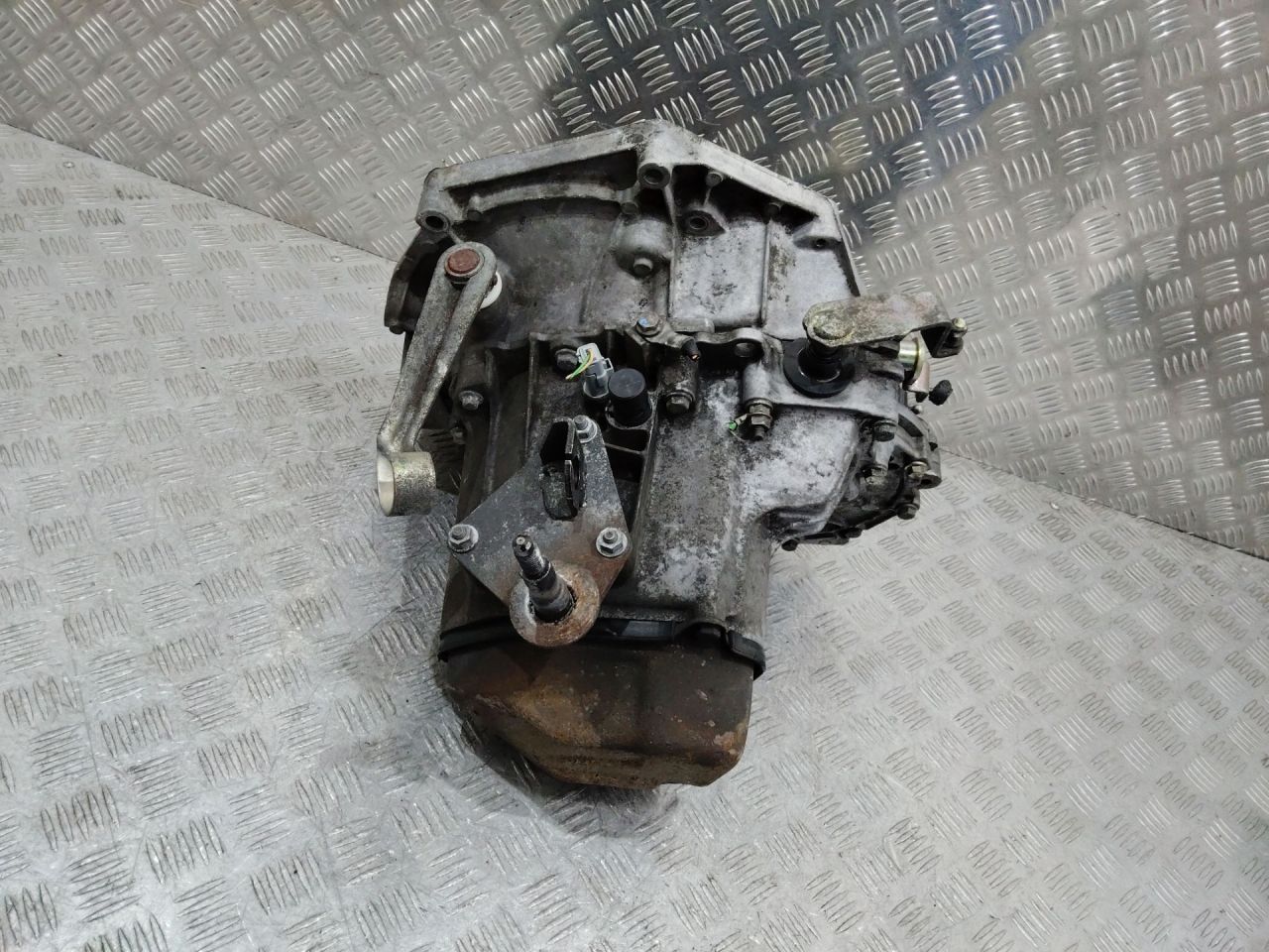 КПП механическая (МКПП) Peugeot 206 1 поколение 2001, 1.6 л., NFU (TU5JP4), бензин, МКПП, 20CN24 - фото №1