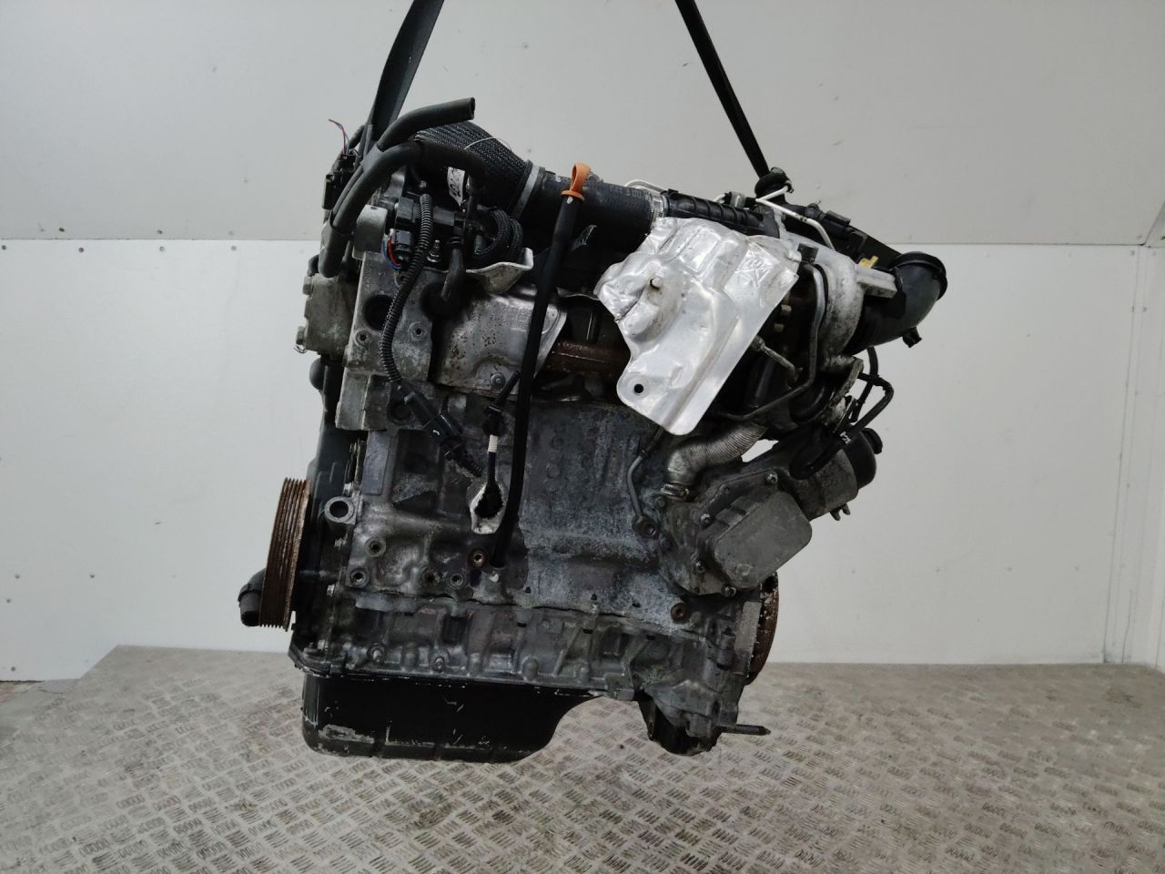 двигатель Peugeot 208 1 поколение 2012, 1.4 л., 8HR (DV4C), дизель, 8HR, 10FDBZ - фото №1