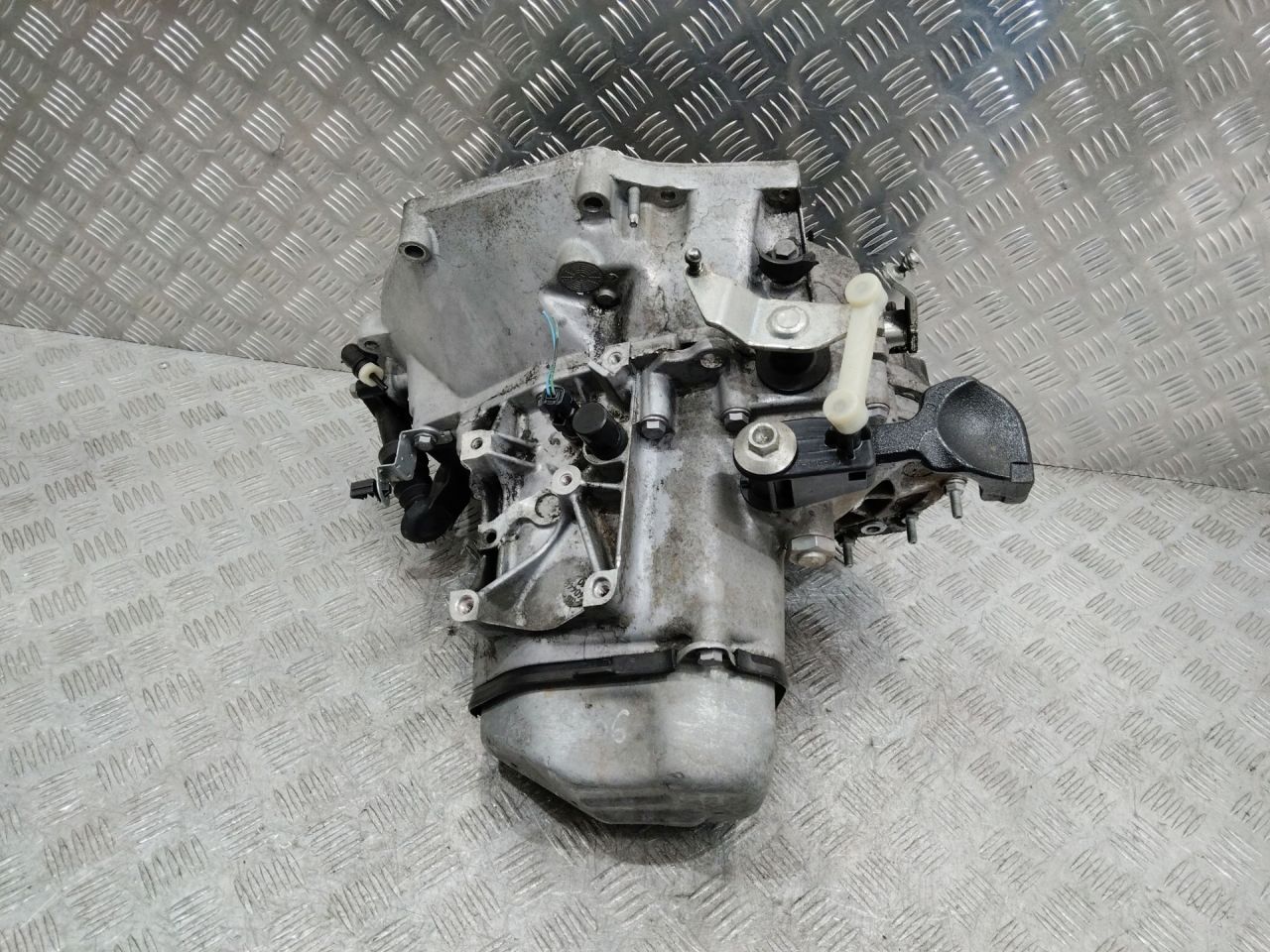 КПП механическая (МКПП) Peugeot 208 1 поколение 2012, 1.4 л., 8HR (DV4C), дизель, МКПП, 20CQ66 - фото №1
