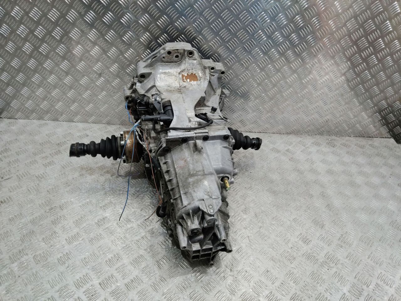 КПП механическая (МКПП) Volkswagen Passat B5 2000, 1.8 л., бензин, DWA - фото №1