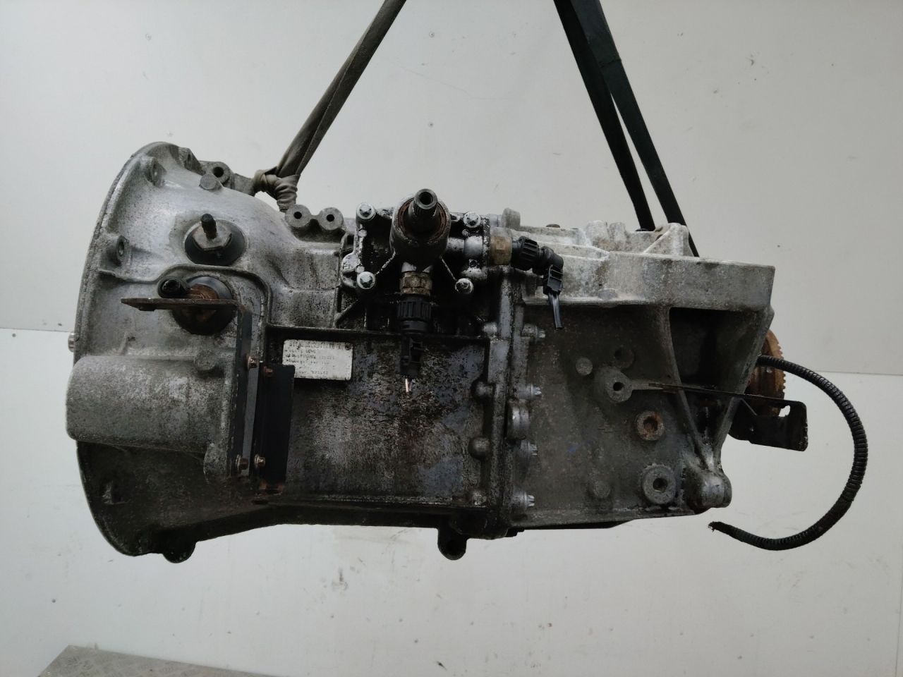 КПП механическая (МКПП) Mercedes-Benz Atego 1 поколение 1998, 4.2 л., OM 904.922, дизель, 715050, G60-6, 573692 - фото №1