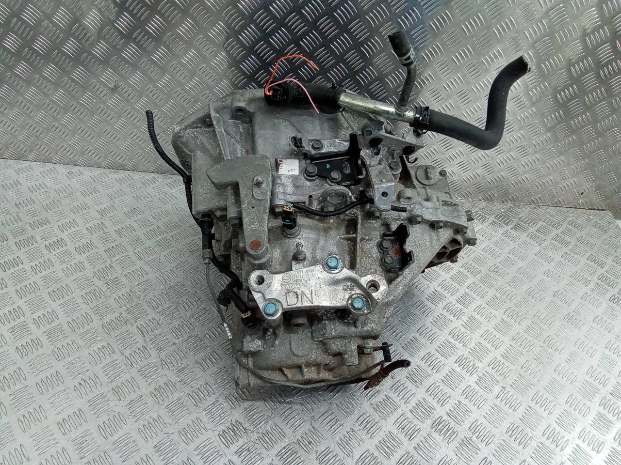 КПП механическая (МКПП) Renault Koleos 1 поколение 2008, 2.0 л., дизель, МКПП, ND5001 - фото №1