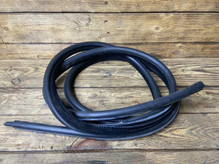 уплотнитель двери BMW 5 серия E60/E61 [рестайлинг] E60 2007, 3.0 л., M57N2 306 D3, дизель, АКПП, седан