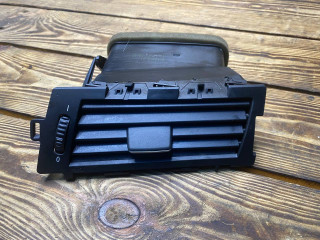 дефлектор обдува салона BMW 5 серия E60/E61 [рестайлинг] E60 2007, 3.0 л., N54 B30 A, бензин, АКПП, седан, полный привод, 64226910732, 6910732