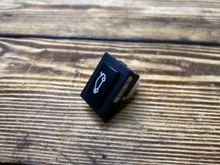 кнопка открытия багажника BMW 5 серия E60/E61 [рестайлинг] E60 2007, 3.0 л., N54 B30 A, бензин, АКПП, седан, полный привод, 61316921846, 6921846