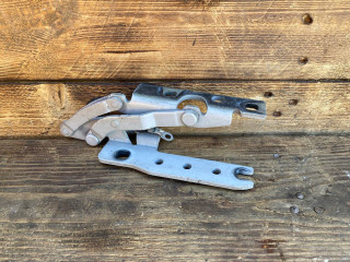 петля капота правая BMW 7 серия E65/E66/E67 E65 2001, 3.6 л., N62 B36 A, бензин, АКПП, седан, 8240334