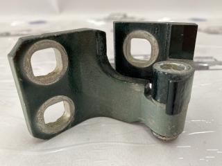 петля двери Alfa Romeo Stelvio 949 2021, 2.0 л., бензин, АКПП, внедорожник 5 дв.