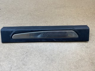 накладка на порог внутренняя Alfa Romeo Giulia 2 поколение [2-й рестайлинг] 952 2024, 2.0 л., бензин, АКПП, черный, седан, задний привод
