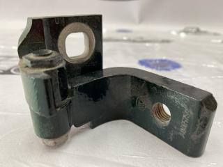 петля двери Alfa Romeo Stelvio 949 2021, 2.0 л., бензин, АКПП, внедорожник 5 дв.