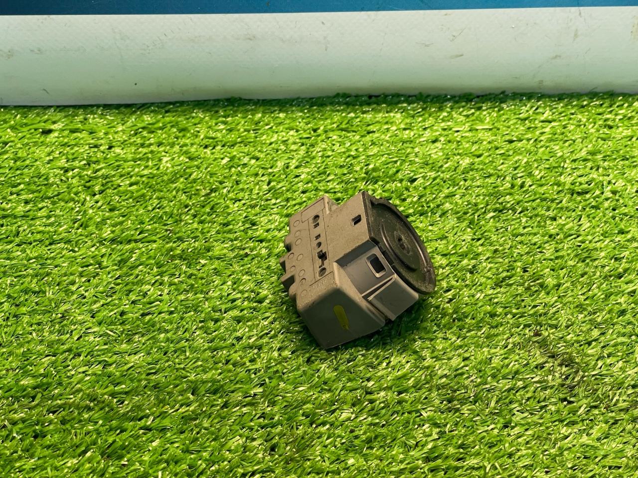 контактная группа Ford Focus 2 поколение BK 2006, 1.4 л., ASDB, бензин, желтый, купе, передний привод - фото №1