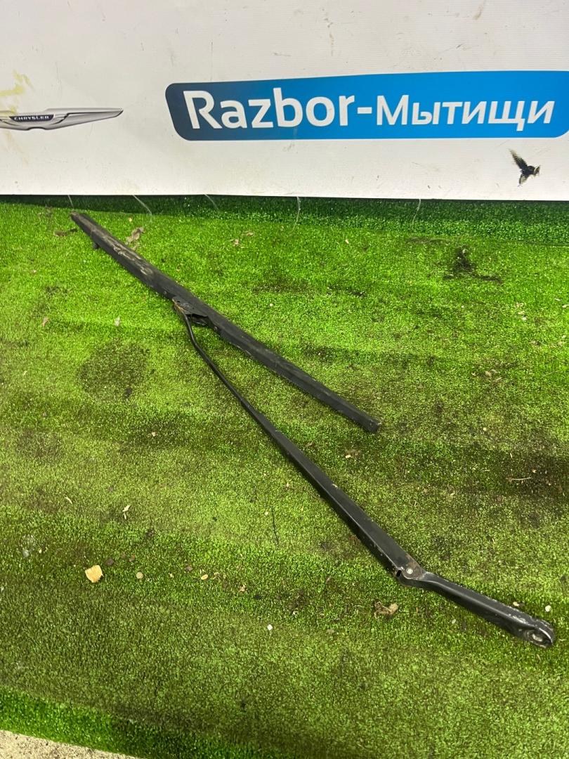щеткодержатель (поводок стеклоочистителя, дворник) Ford Focus 1 поколение CAK 2000, 2.0 л., EDBB, бензин, АКПП, черный, седан, передний привод - фото №1