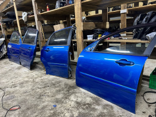 дверь передняя Ford Focus 1 поколение CAK 2001, 2.0 л., AODB, бензин, АКПП, седан