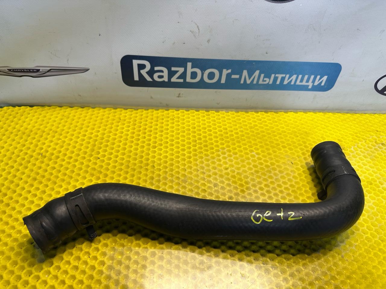 патрубок радиатора Hyundai Getz 1 поколение 2005, 1.3 л., G4EA, бензин, МКПП, красный, передний привод - фото №1