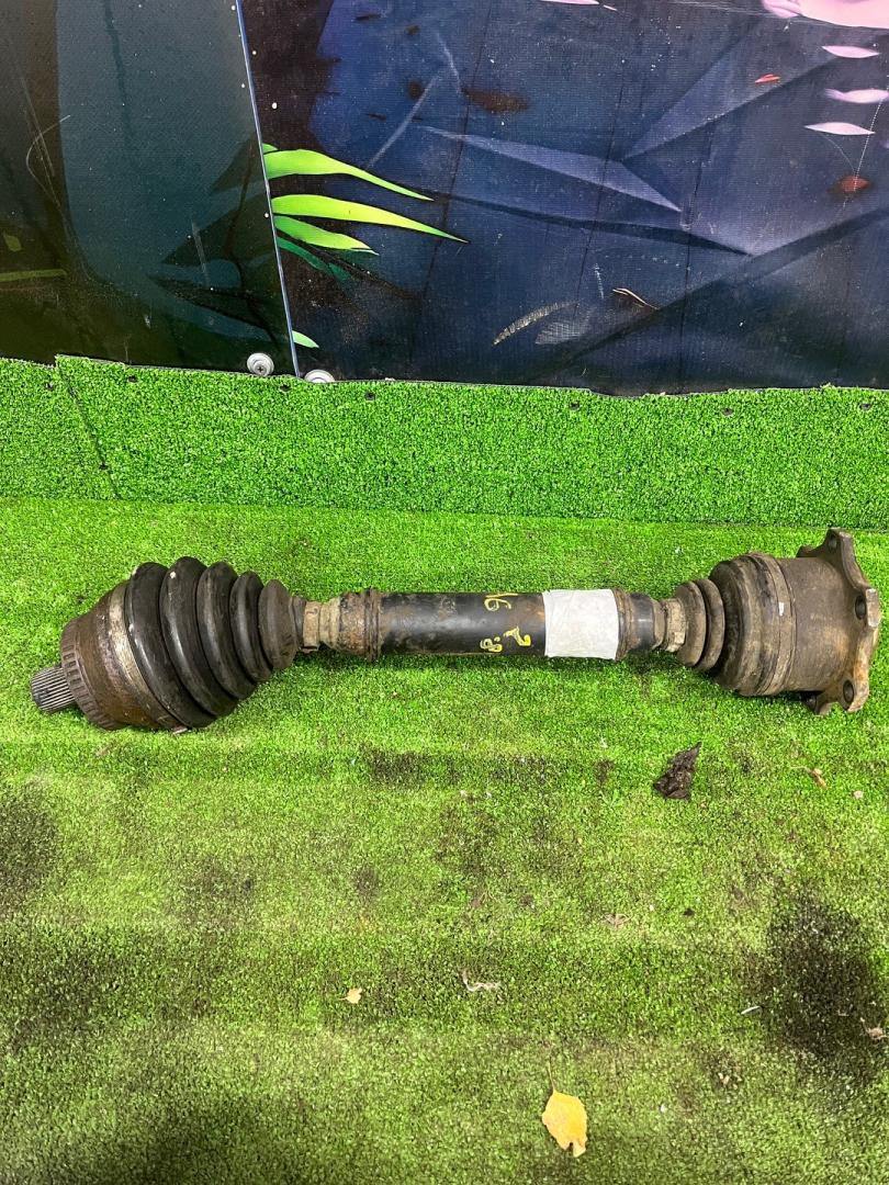 полуось передняя левая (приводной вал, ШРУС) Audi A6 4B/C5 4B5 2000, 2.4 л., ALF, бензин, АКПП, седан - фото №1