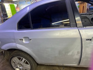 дверь задняя правая Ford Mondeo 3 поколение 2002, 2.0 л., бензин, МКПП, седан