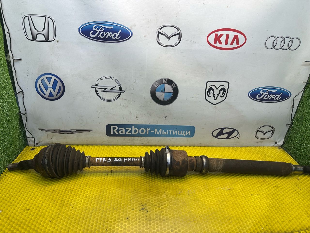 полуось передняя левая (приводной вал, ШРУС) Ford Mondeo 3 поколение 2002, 2.0 л., бензин, МКПП, седан - фото №1