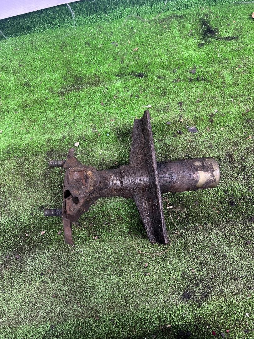 Крепление бампера заднего BMW 5 серия E34 1991, 2.0 л., M50 B20, бензин, МКПП, седан, задний привод - фото №1