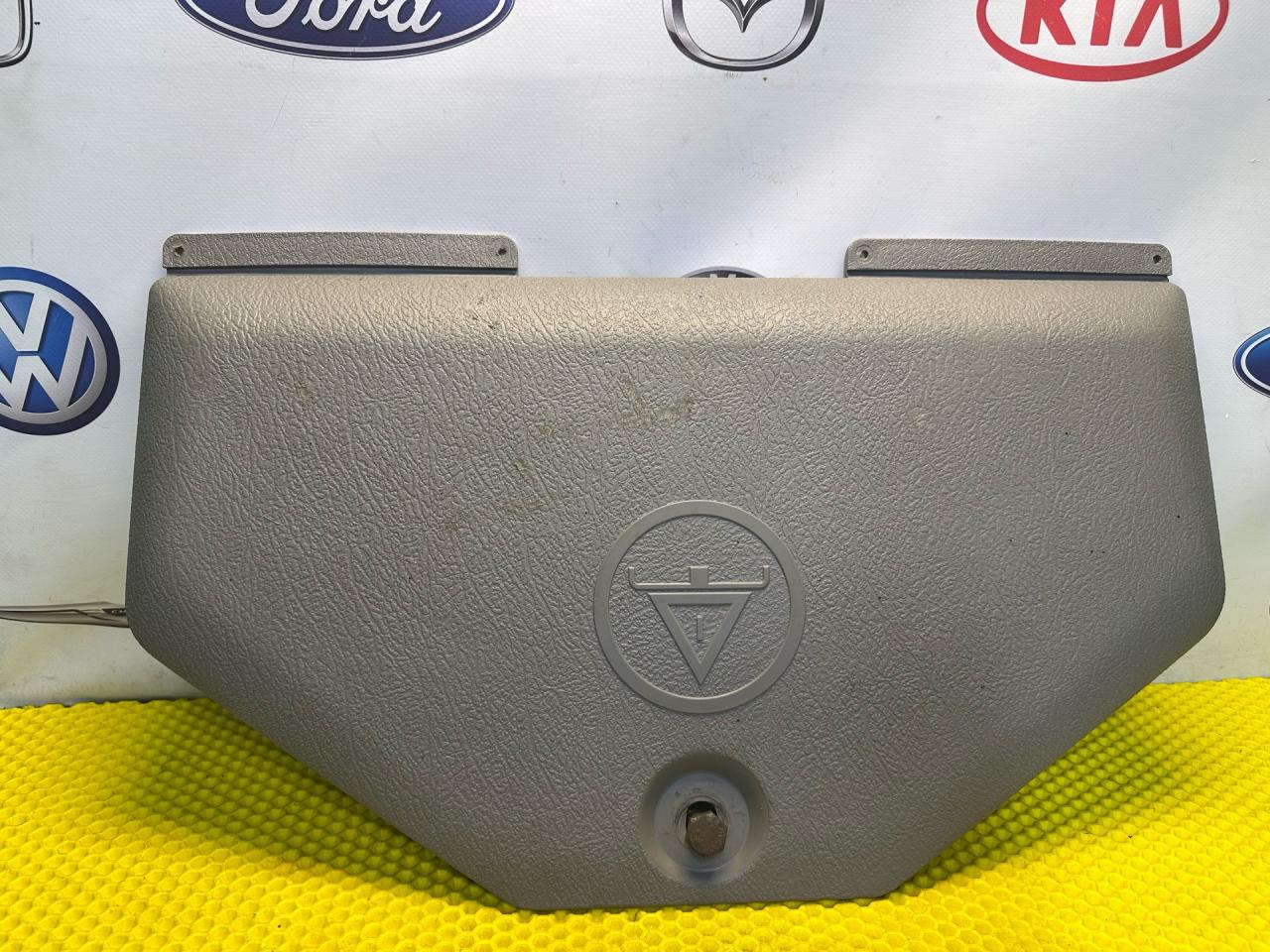 крышка инструментального ящика BMW 5 серия E34 1991, 2.0 л., M50 B20, бензин, МКПП, седан, задний привод - фото №1