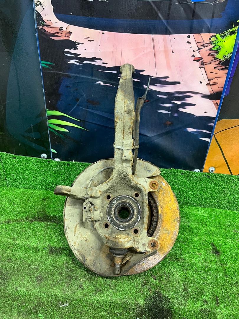 кулак поворотный левый Honda Odyssey 1 поколение RA4 1999, 2.3 л., F23A, бензин, АКПП, синий, полный привод, правый руль - фото №1