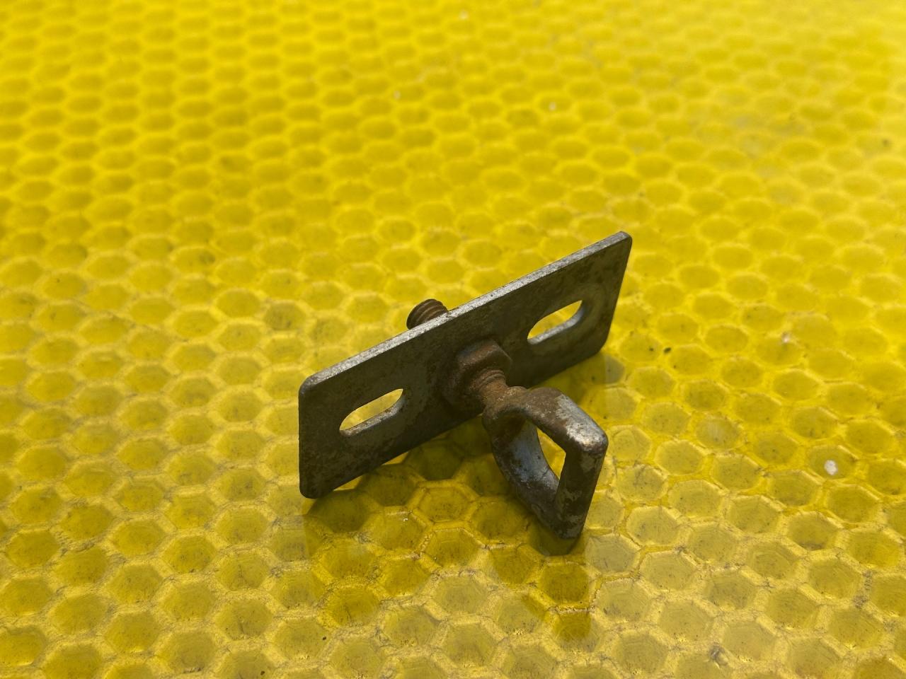 петля капота BMW 5 серия E34 1990, 2.0 л., M50 B20 TU, бензин, МКПП, седан - фото №1