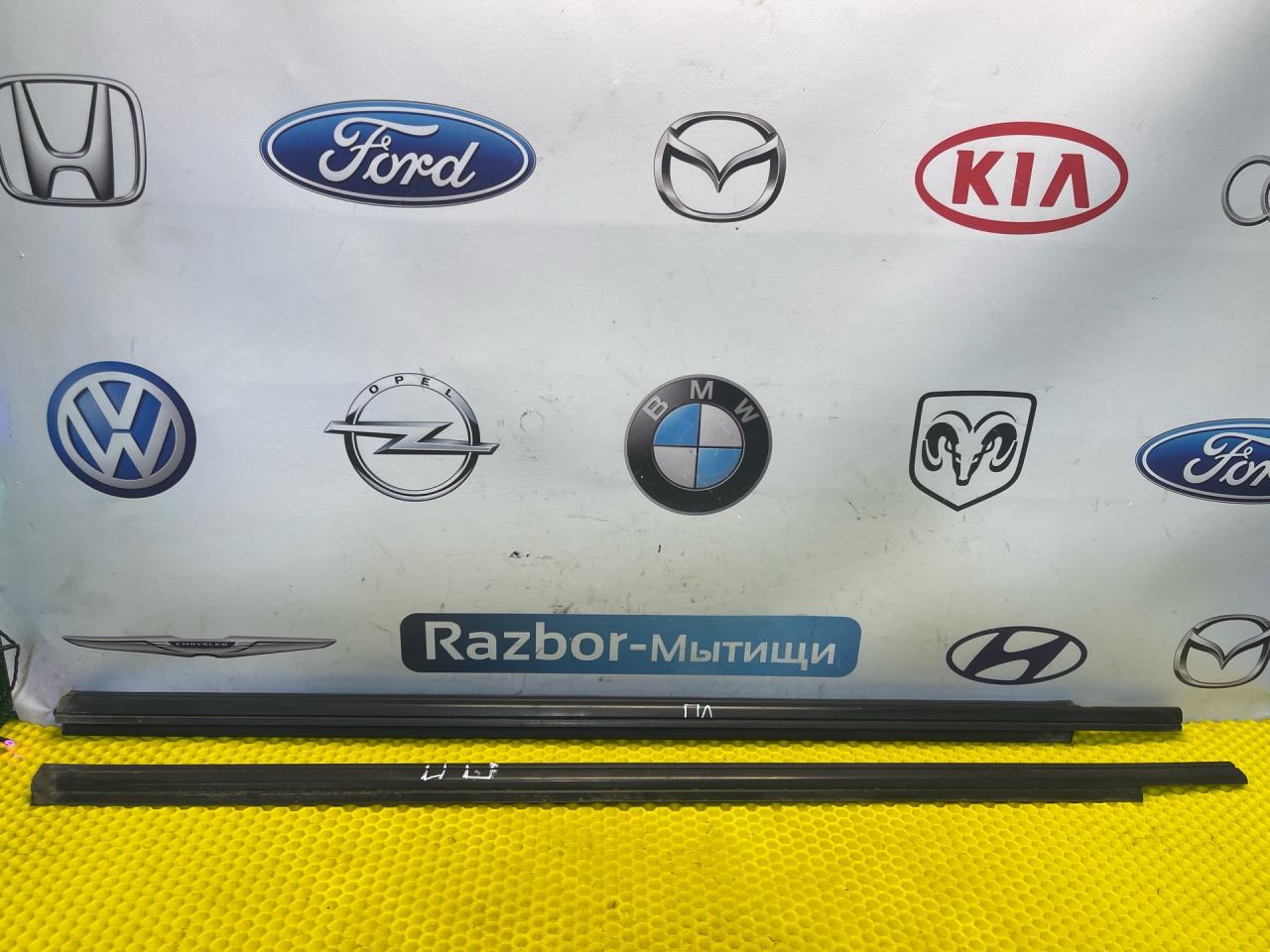 молдинг (накладка кузовная) Ford Focus 1 поколение 2001, 2.0 л., EDDB, бензин, АКПП, седан - фото №1