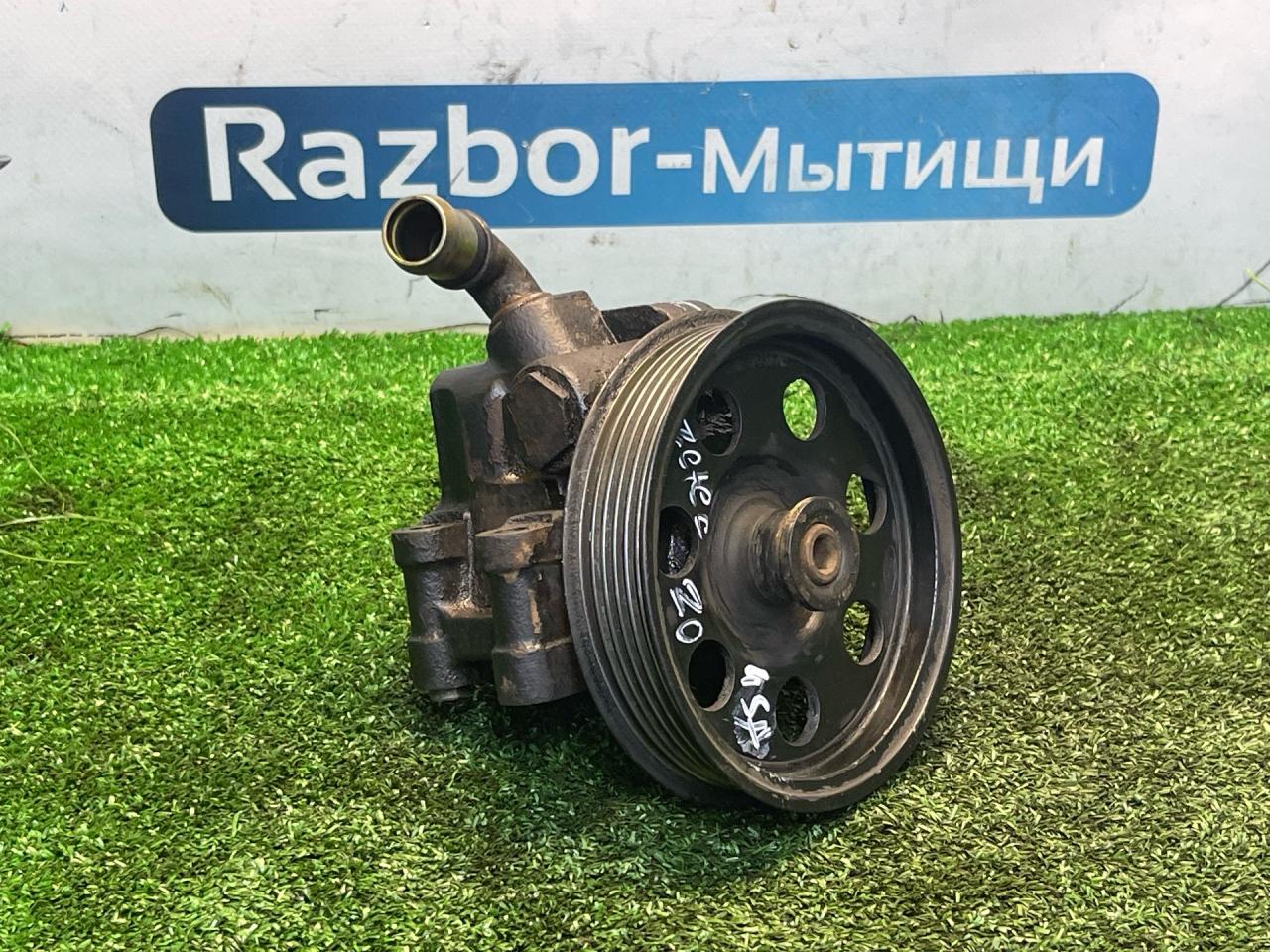 насос гидроусилителя руля Ford Focus 1 поколение 2001, 2.0 л., EDDB, бензин, АКПП, седан - фото №1