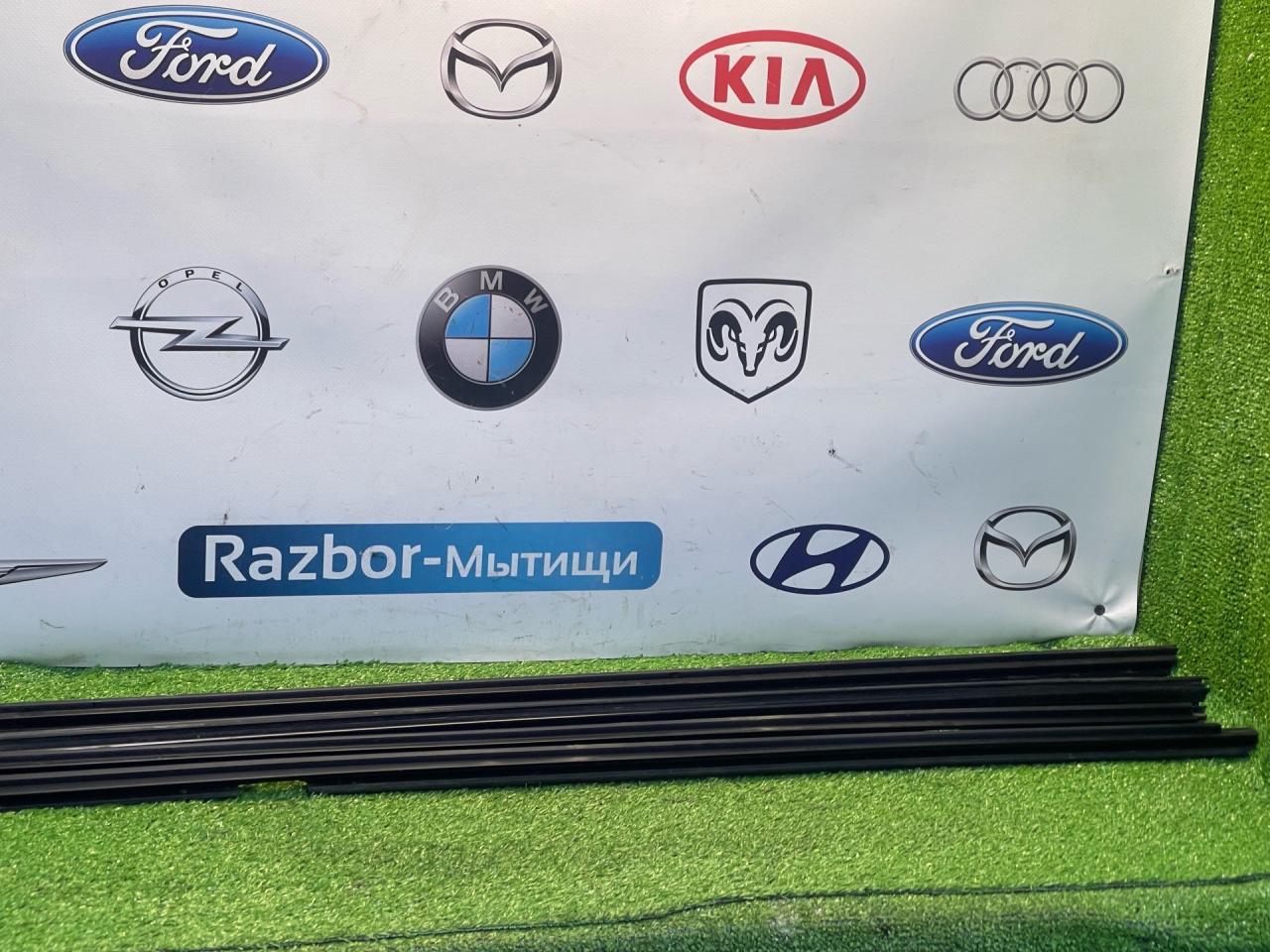 уплотнитель двери Mitsubishi Lancer 9 поколение 2004, 1.6 л., 4G18, бензин, АКПП, пурпурный, седан, передний привод - фото №1