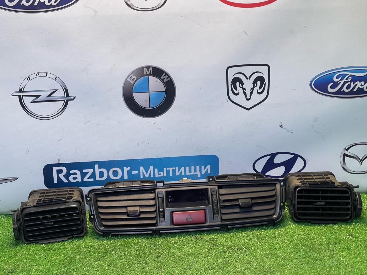 дефлектор обдува салона Mitsubishi Lancer 9 поколение 2004, 1.6 л., 4G18, бензин, АКПП, пурпурный, седан, передний привод, MR512557 - фото №1