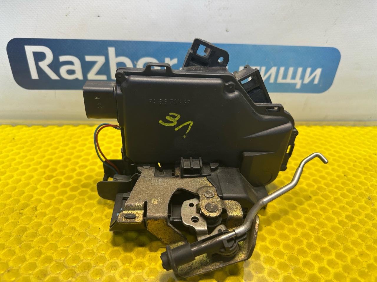 замок двери задней левой Audi A6 4B/C5 1999, 2.4 л., ALF, бензин, АКПП, седан, 4B0839015B - фото №1