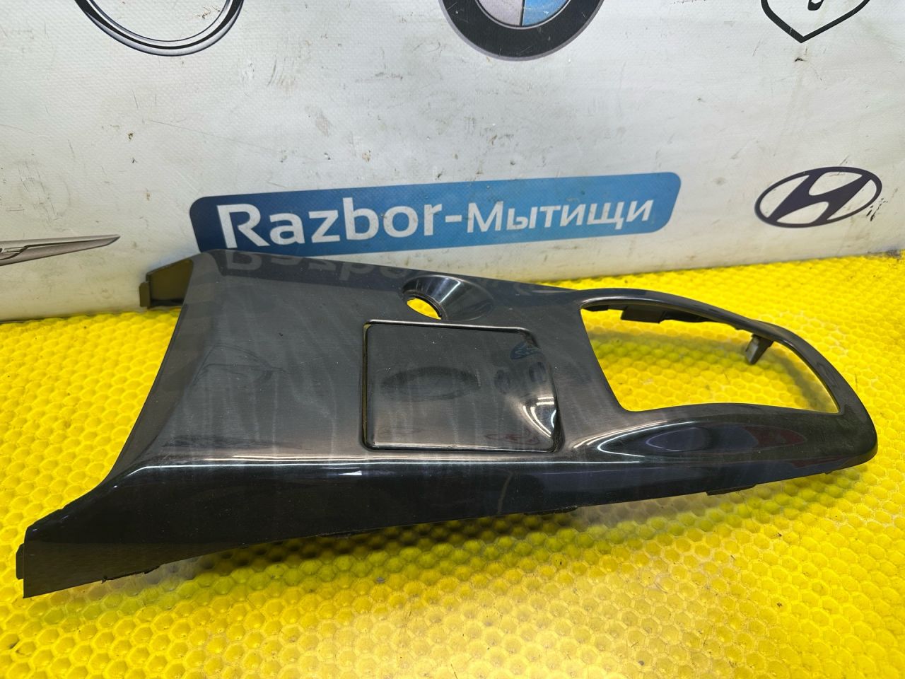 Декоративная накладка центральной консоли Mitsubishi Lancer 9 поколение 2004, 1.6 л., 4G18, бензин, АКПП, пурпурный, седан, передний привод - фото №1