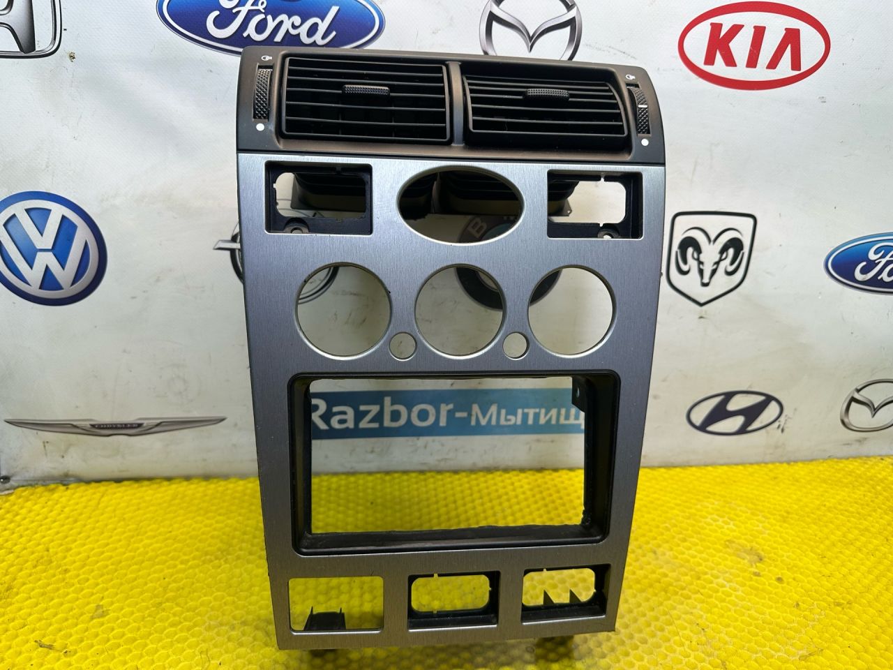 рамка под магнитолу Ford Mondeo 3 поколение 2002, 2.0 л., бензин, МКПП, седан - фото №1