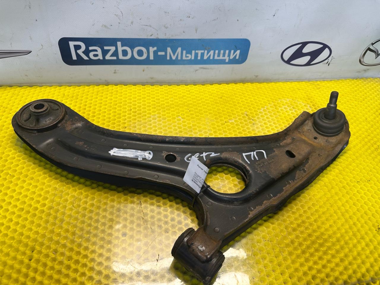 рычаг передний правый Hyundai Getz 1 поколение 2005, 1.3 л., G4EA, бензин, МКПП, красный, передний привод - фото №1