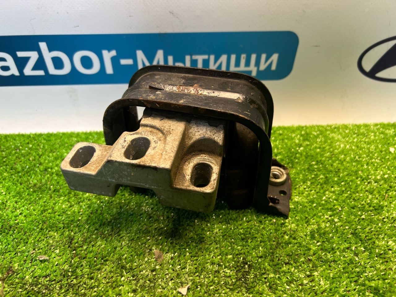 подушка крепления двигателя Chrysler Sebring 1 поколение FJ 1998, 2.4 л., EDZ, бензин, АКПП, седан, 4573775 - фото №1