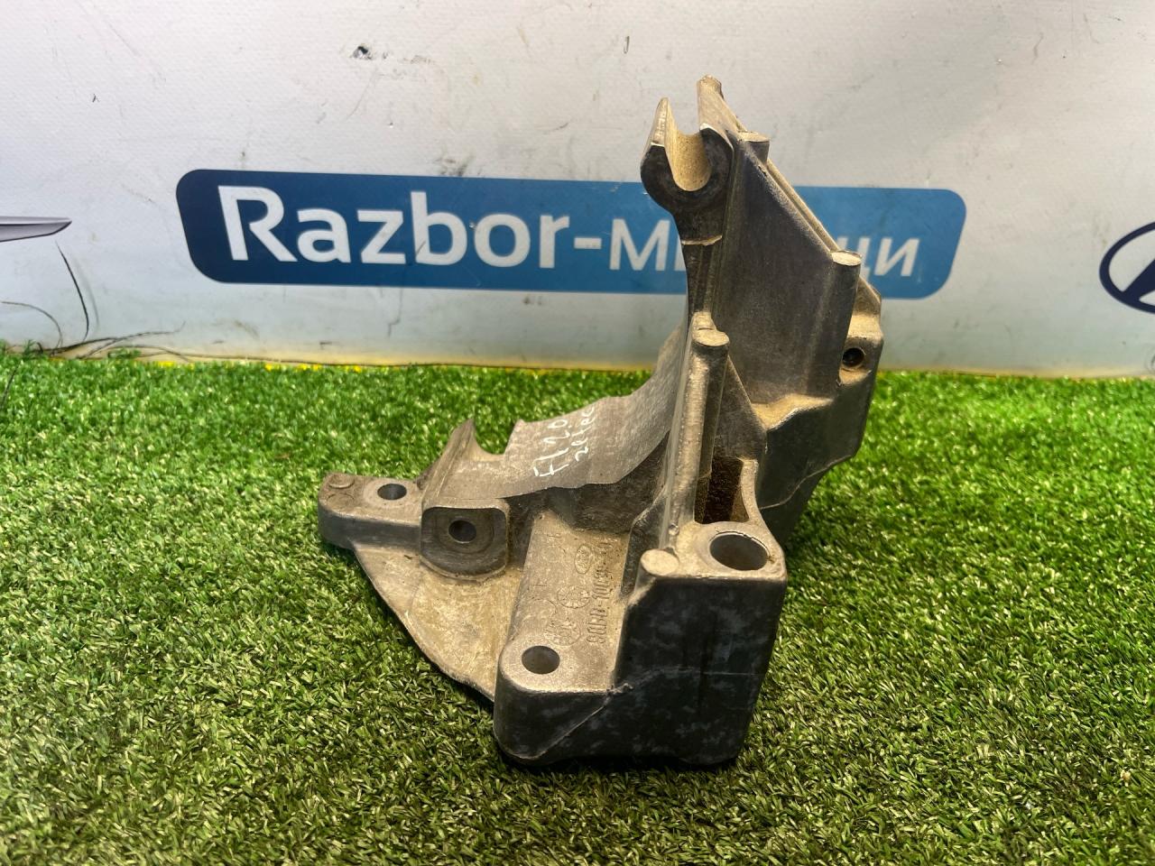 кронштейн генератора Ford Focus 1 поколение 2001, 2.0 л., EDDB, бензин, АКПП, седан, 98BB-10039-AD - фото №1