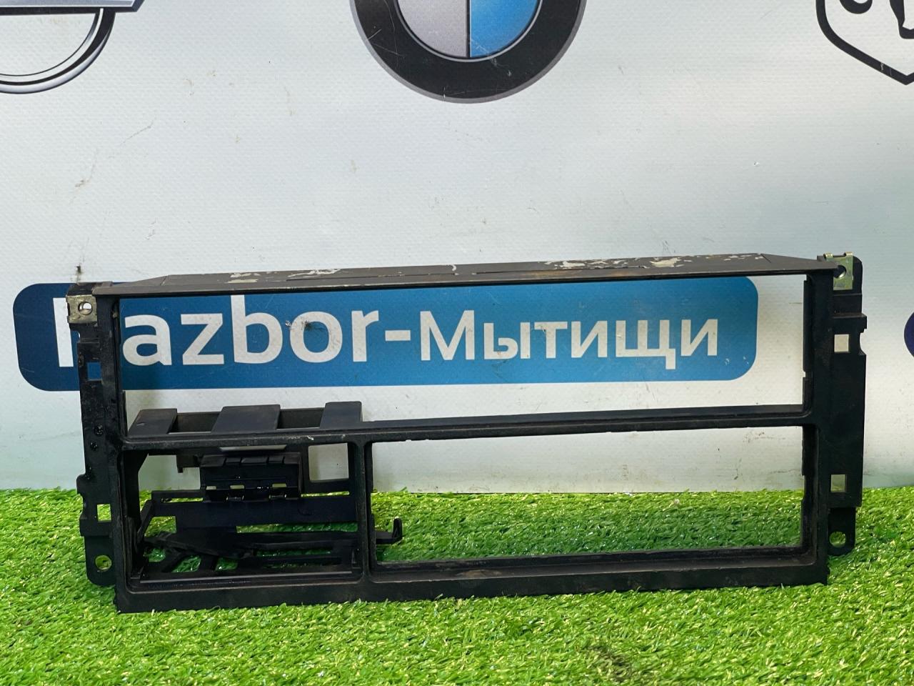 рамка под магнитолу BMW 5 серия E34 1991, 2.0 л., M50 B20, бензин, МКПП, седан, задний привод, 17183, 16652, 046213-1384141 - фото №1