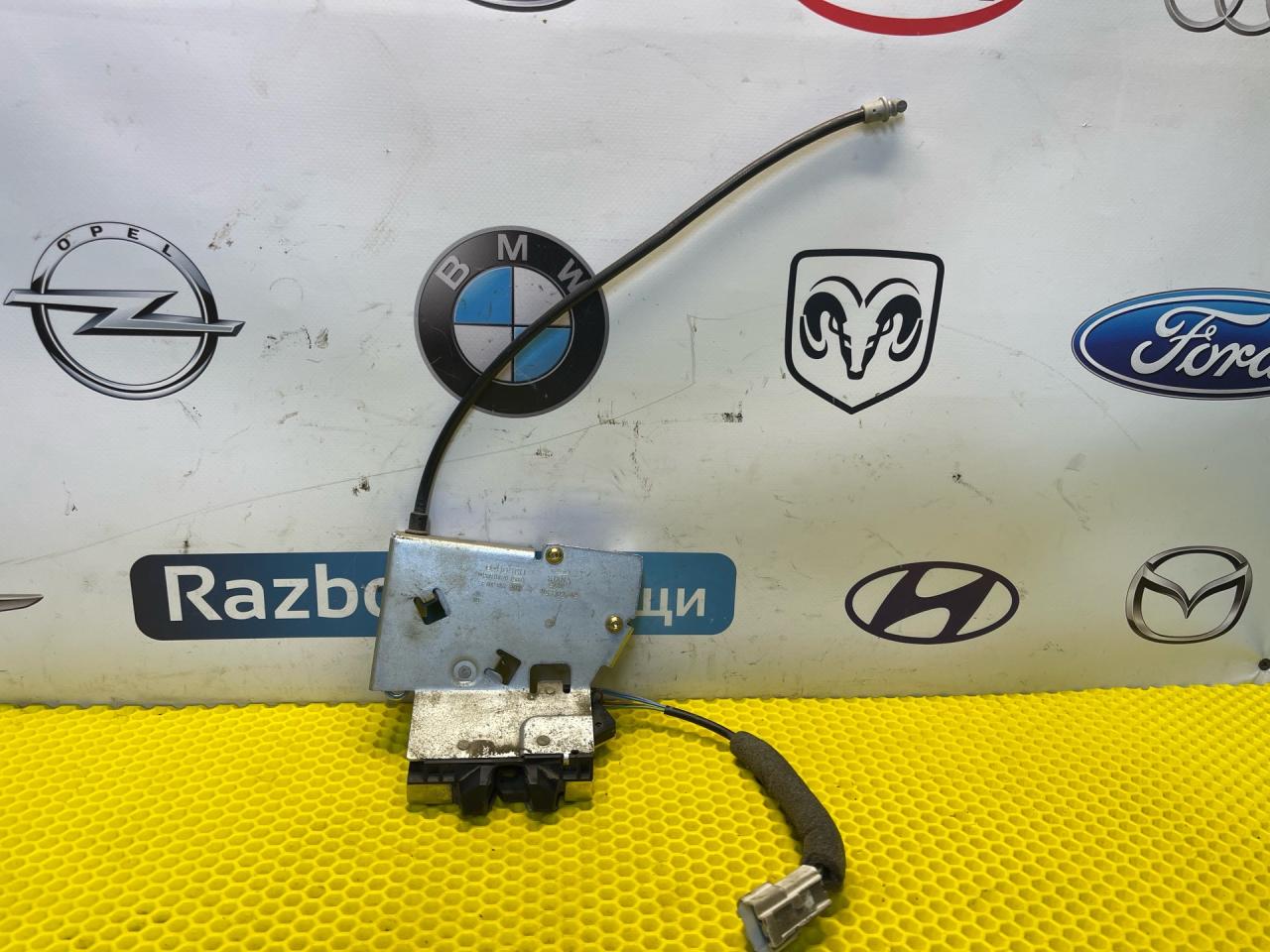 замок багажника Ford Mondeo 3 поколение 2003, 2.0 л., бензин, МКПП, универсал, 8M51R442A66AC - фото №1