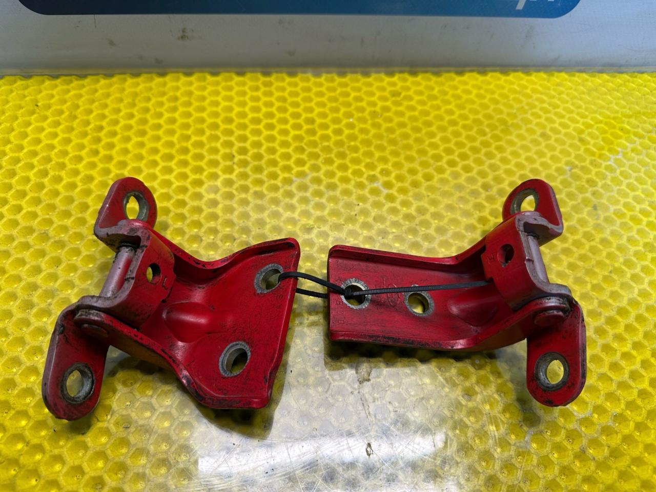 петля двери Hyundai Getz 1 поколение 2005, 1.3 л., G4EA, бензин, МКПП, красный, передний привод, 793101C000 - фото №1