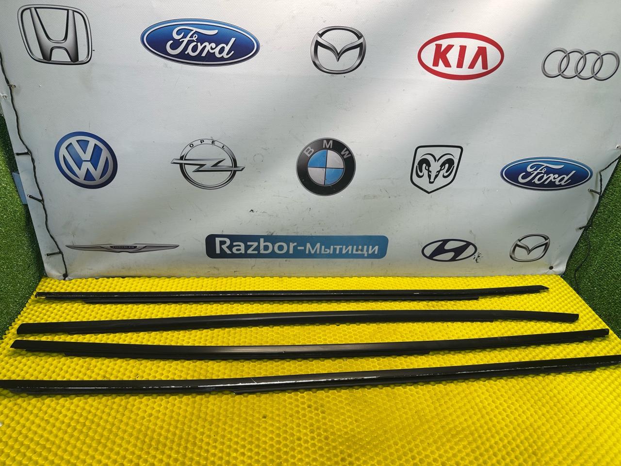 молдинг стекла BMW 5 серия E34 1990, 2.0 л., M50 B20 TU, бензин, МКПП, седан - фото №1