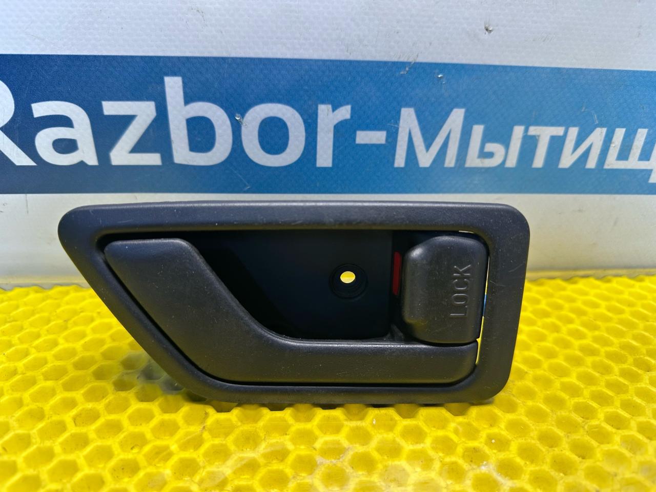 ручка внутренняя Hyundai Getz 1 поколение 2005, 1.3 л., G4EA, бензин, МКПП, красный, передний привод, 82621-TB010 - фото №1