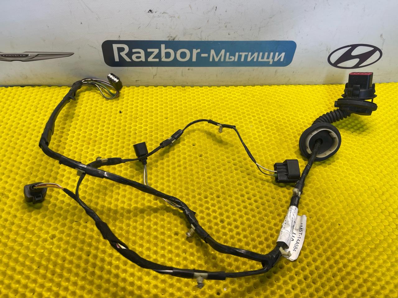 дверная проводка Ford Focus 1 поколение 2001, 2.0 л., EDDB, бензин, АКПП, седан - фото №1