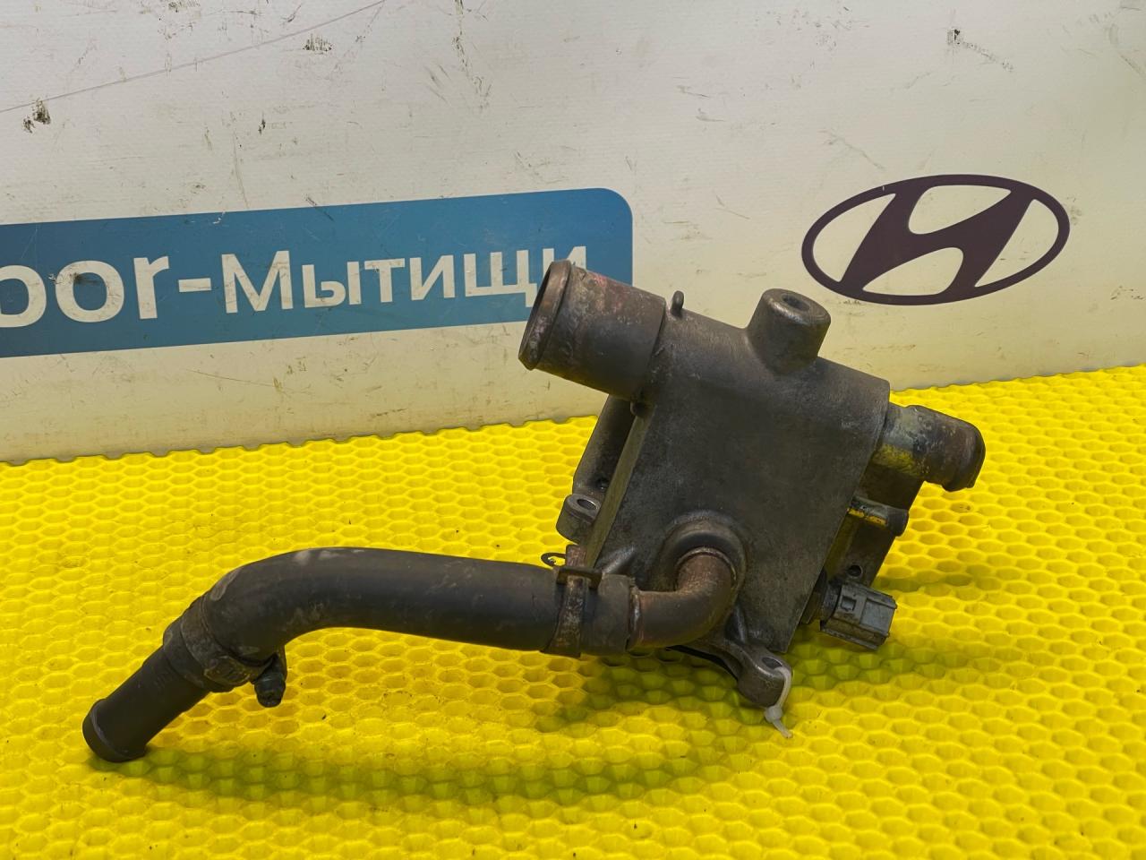 корпус термостата Ford Mondeo 3 поколение 2003, 2.0 л., бензин, МКПП, универсал, 1S76-8K556-AH - фото №1