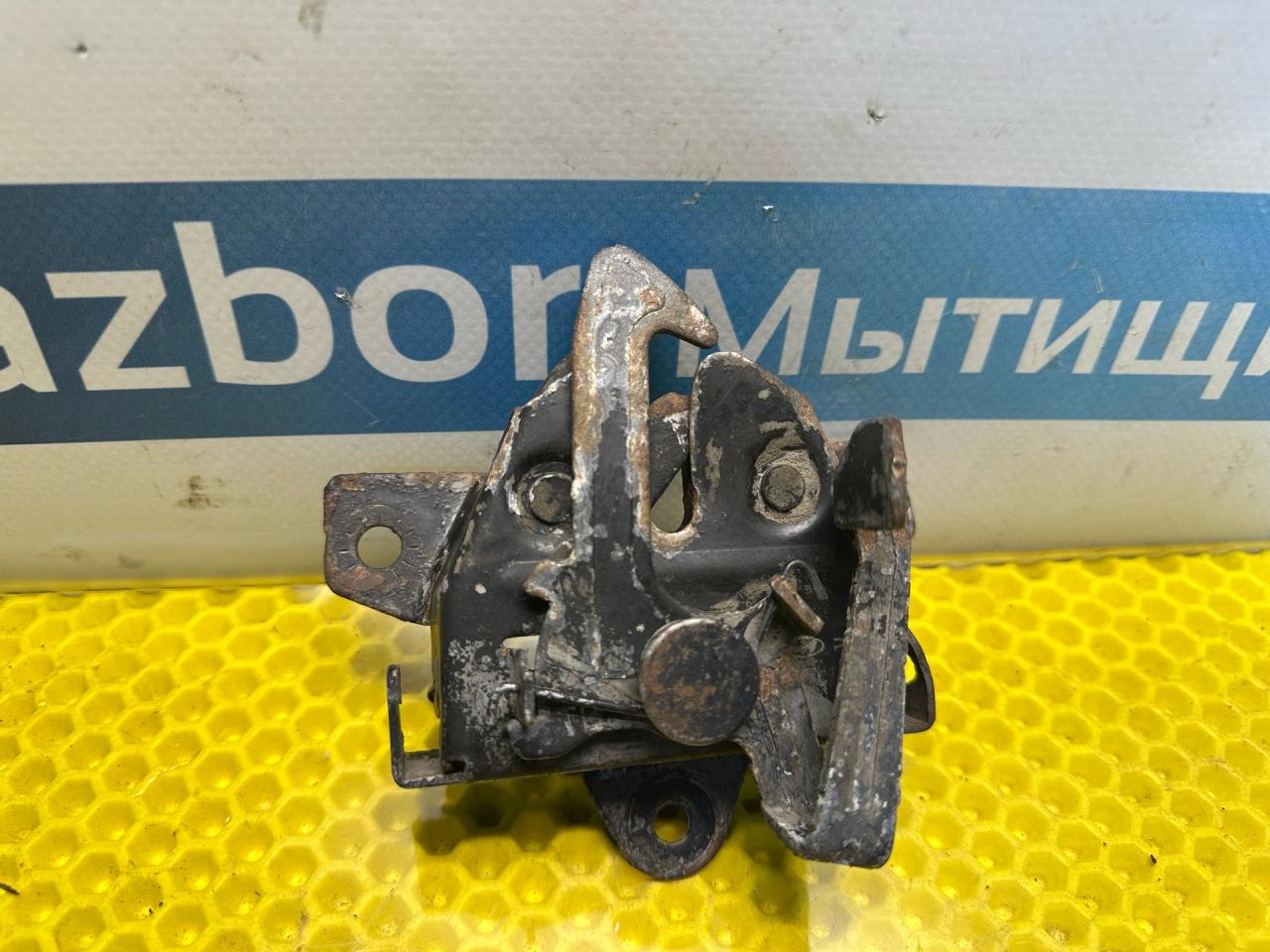 замок капота Hyundai Getz 1 поколение 2005, 1.3 л., G4EA, бензин, МКПП, красный, передний привод - фото №1