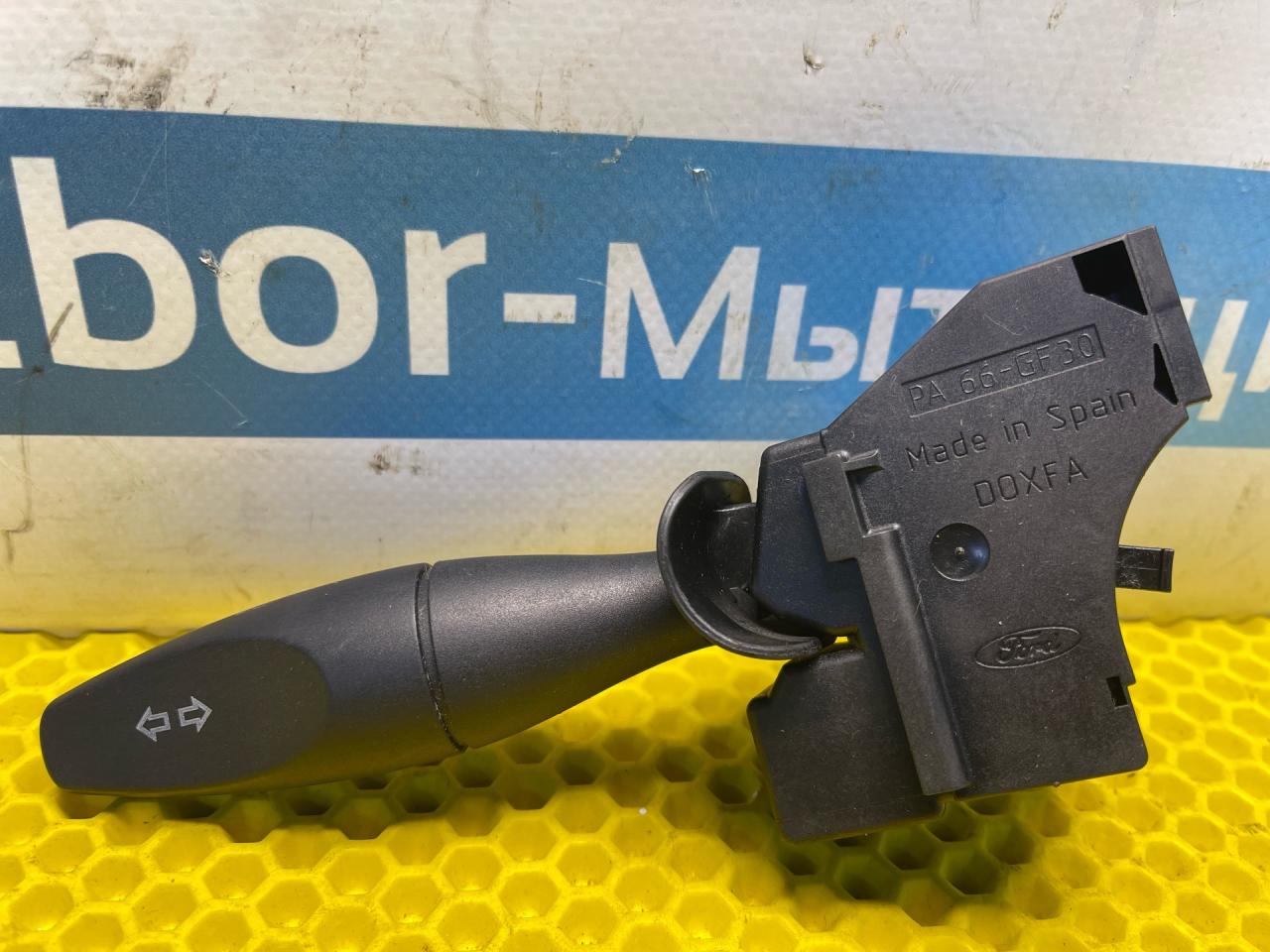 переключатель поворотов Ford Focus 1 поколение 2001, 2.0 л., EDDB, бензин, АКПП, седан, 98AG13335AG - фото №1