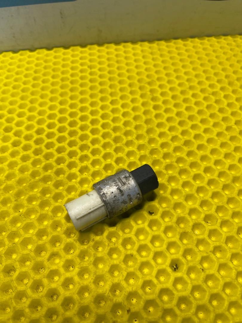 датчик кондиционера Ford Focus 1 поколение 2001, 2.0 л., EDDB, бензин, АКПП, седан - фото №1