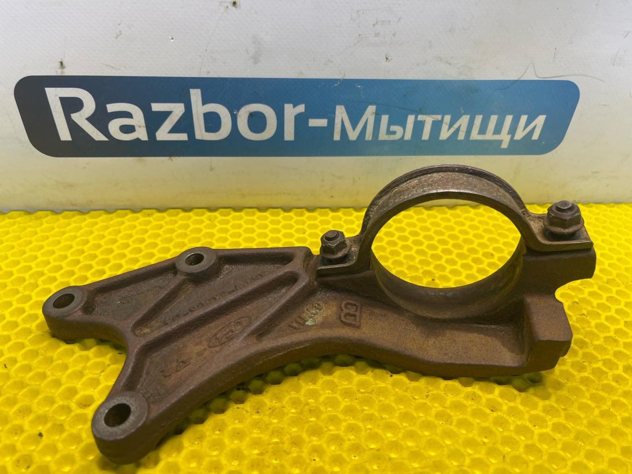 кронштейн полуоси Ford Focus 1 поколение CAK 2001, 2.0 л., АКПП, XS4W-3K305-DA - фото №1