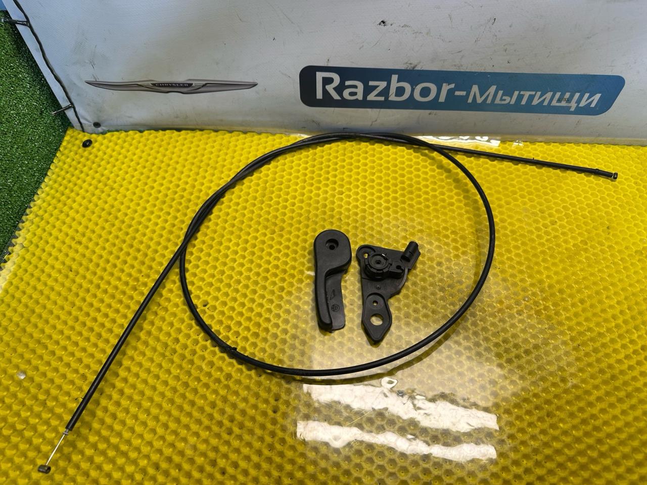 трос капота BMW 5 серия E34 1990, 2.0 л., M50 B20 TU, бензин, МКПП, седан - фото №1