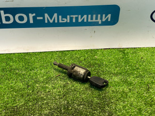 замок капота Ford Focus 1 поколение [рестайлинг] CAK 2004, 1.6 л., CCA, бензин, МКПП, седан, передний привод