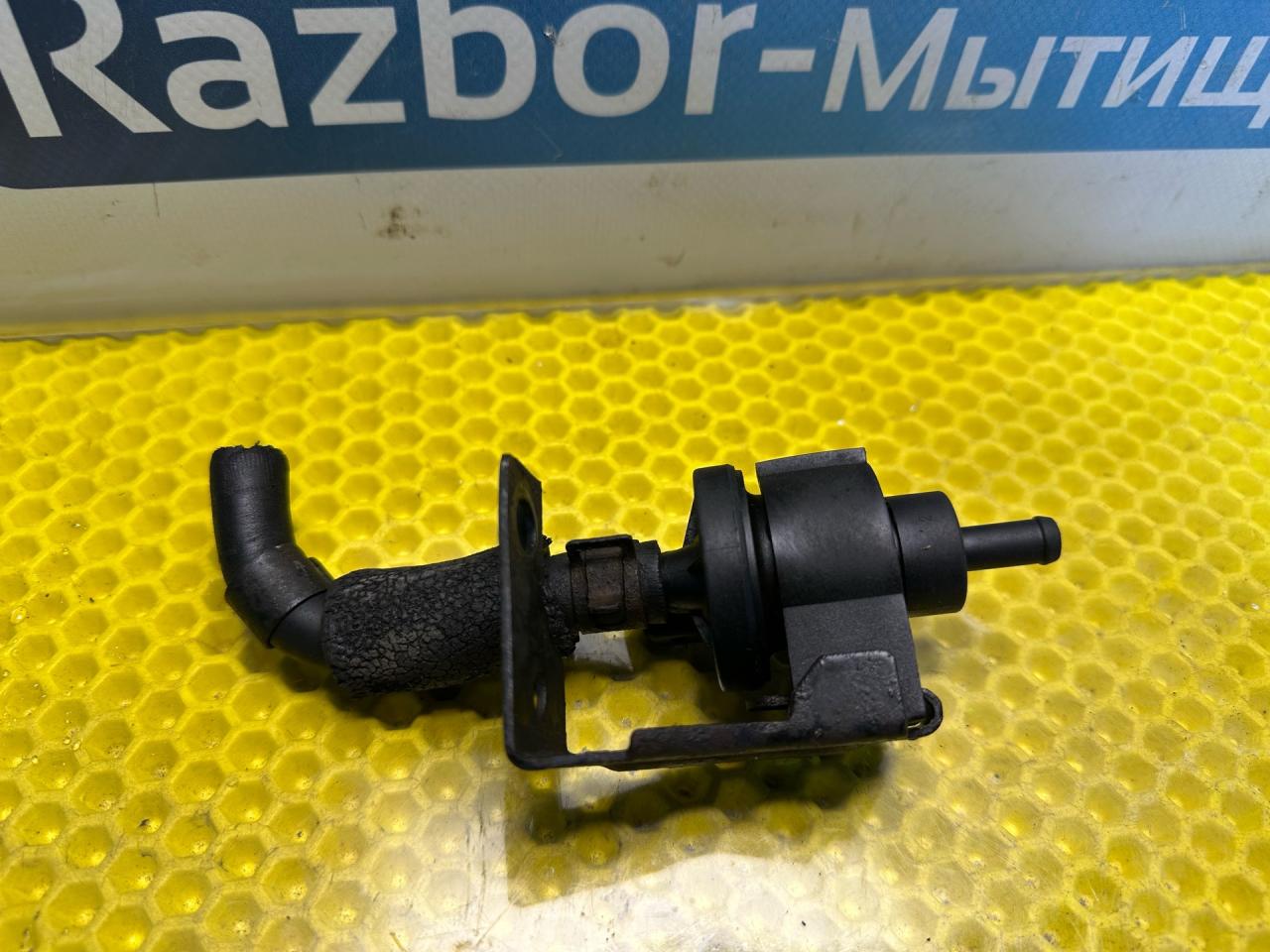 клапан вентиляции картера Hyundai Getz 1 поколение 2005, 1.3 л., G4EA, бензин, МКПП, красный, передний привод - фото №1