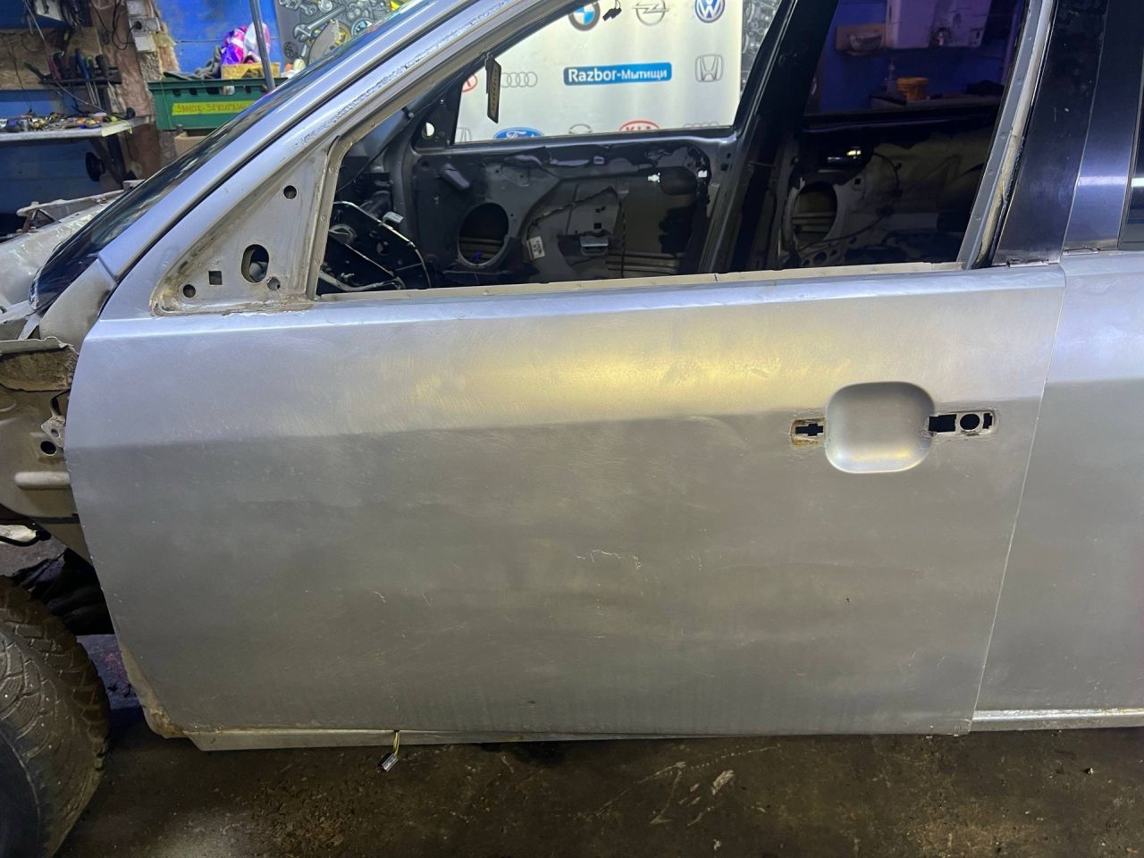 дверь передняя левая Ford Mondeo 3 поколение 2002, 2.0 л., бензин, МКПП, седан - фото №1