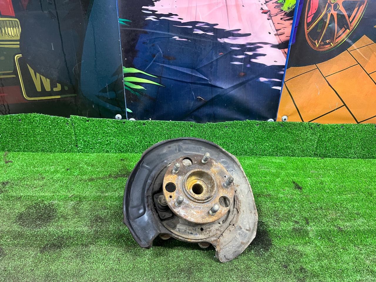 кулак задний правый Honda Odyssey 1 поколение RA4 1999, 2.3 л., F23A, бензин, АКПП, синий, полный привод, правый руль - фото №1